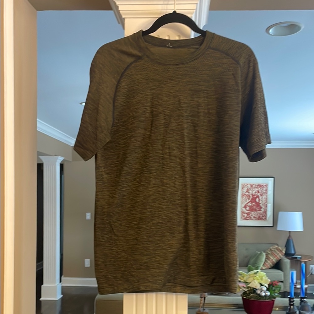 Lululemon men’s athletic tee size M Brown with black